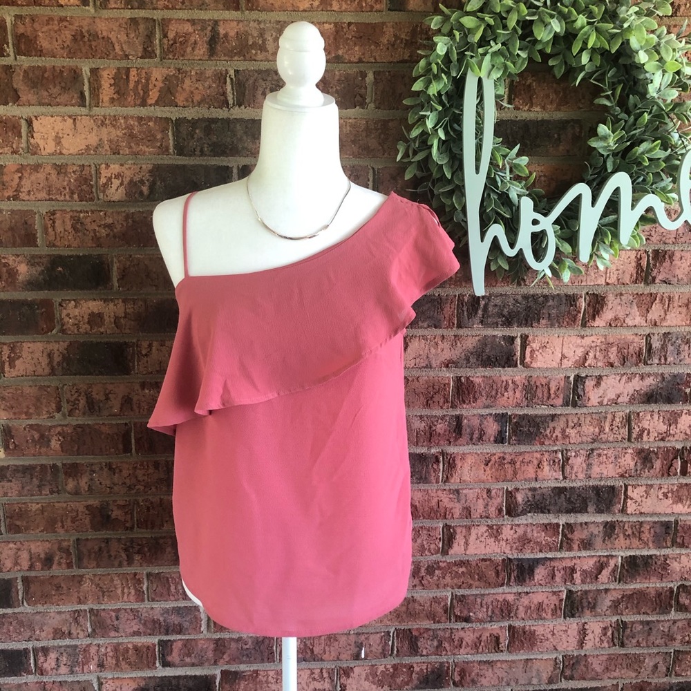✨5/$15 { MONTEAU } Pink Flowy Top